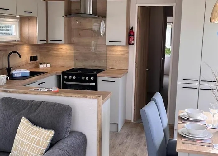 Hafan Y Mor Park 3-Bed Caravan Sleeps 8 Pets Ok