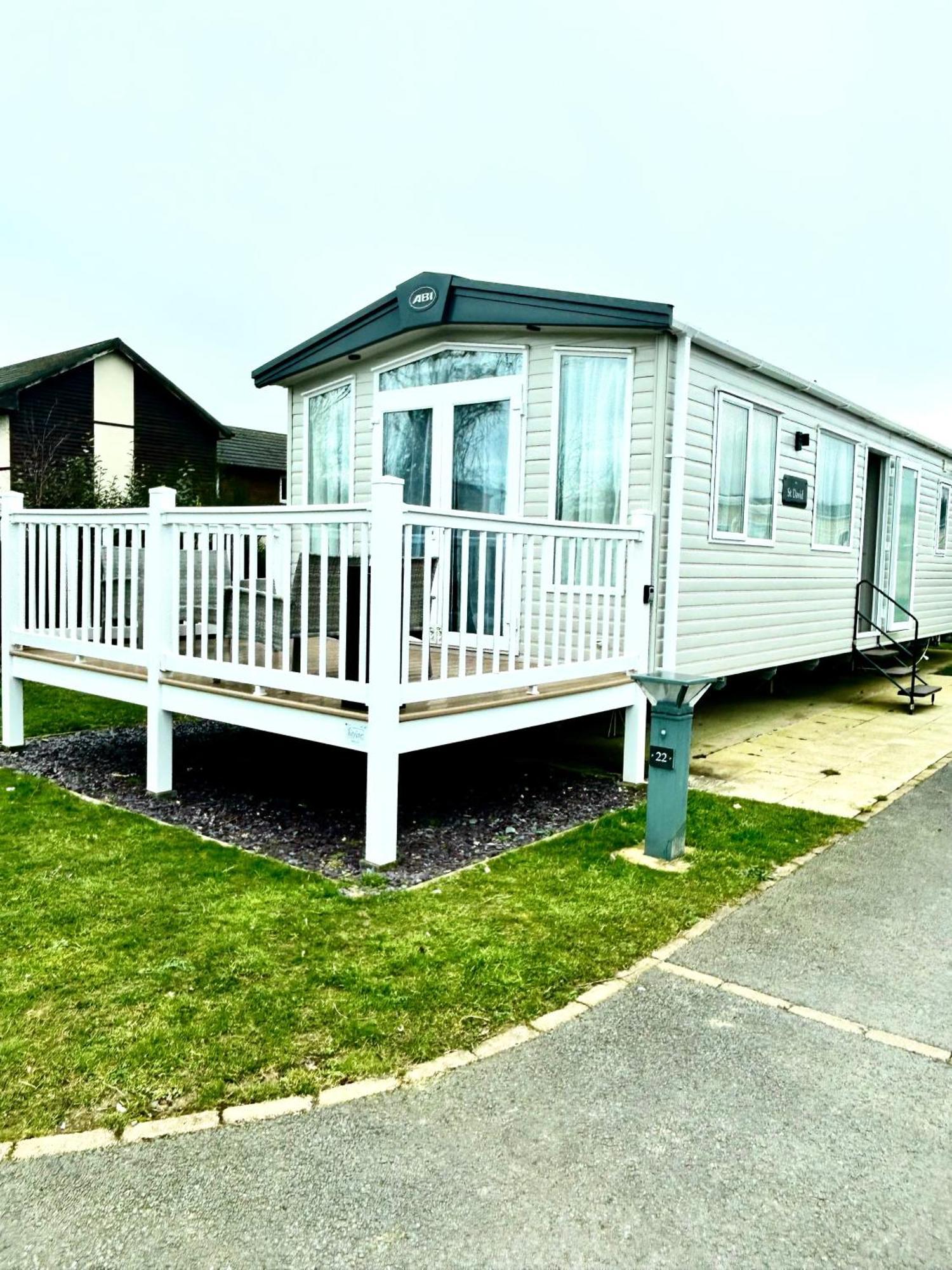 Hafan Y Mor Park 3-bed Caravan Sleeps 8 Pets Ok * Pwllheli