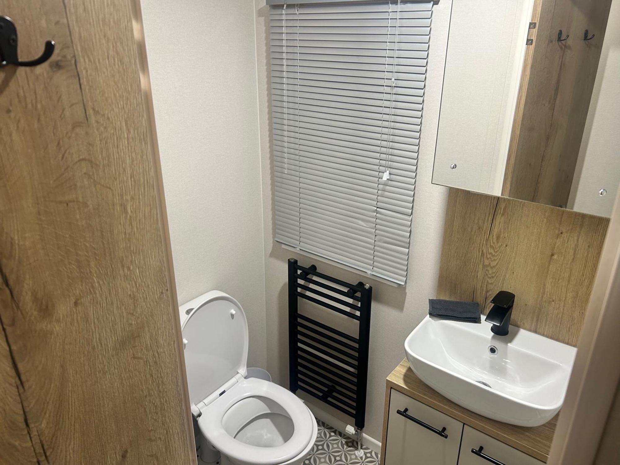 Chalet Hafan Y Mor Park 3-bed Caravan Sleeps 8 Pets Ok
