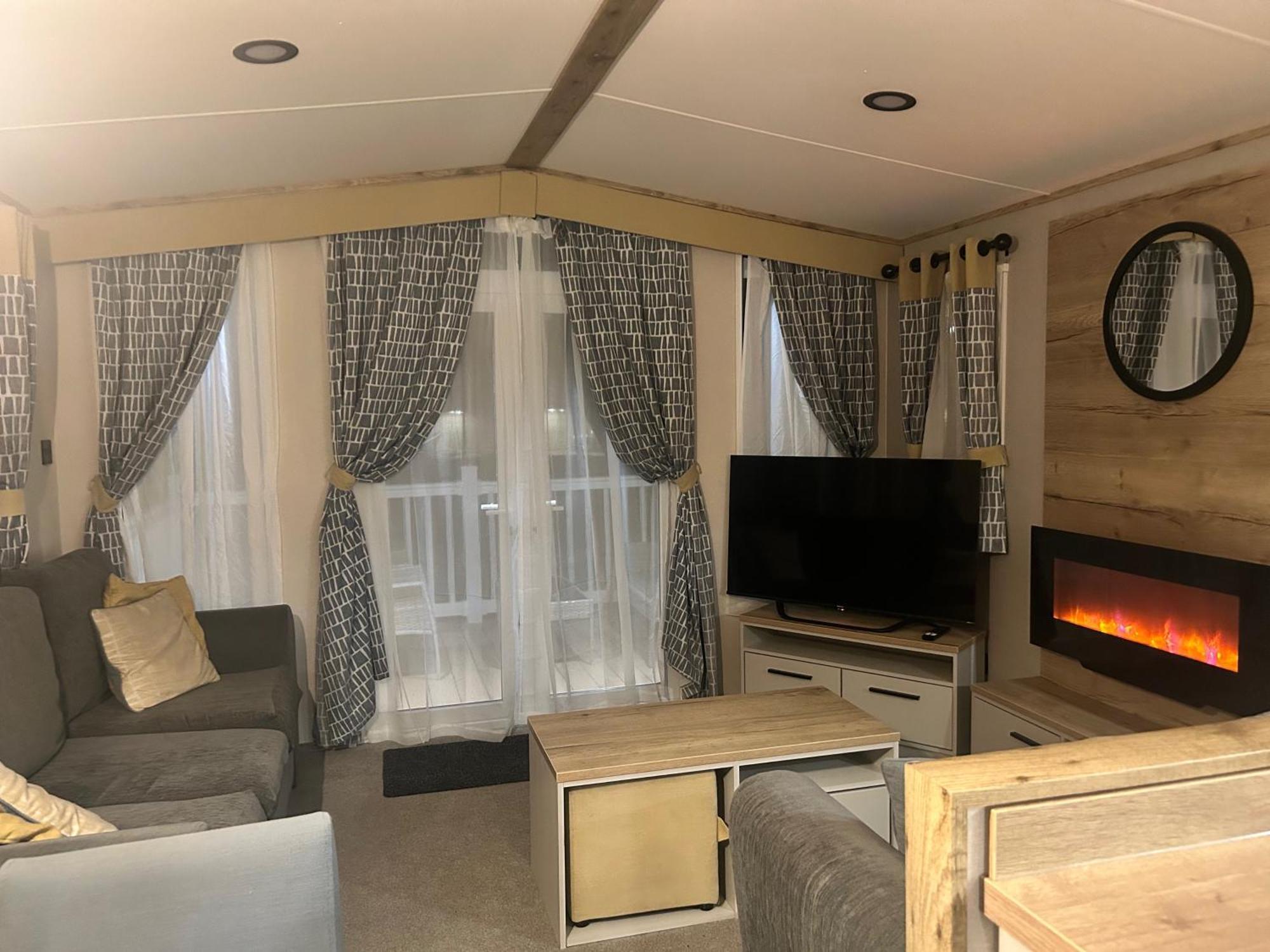 Hafan Y Mor Park 3-bed Caravan Sleeps 8 Pets Ok Chalet Pwllheli