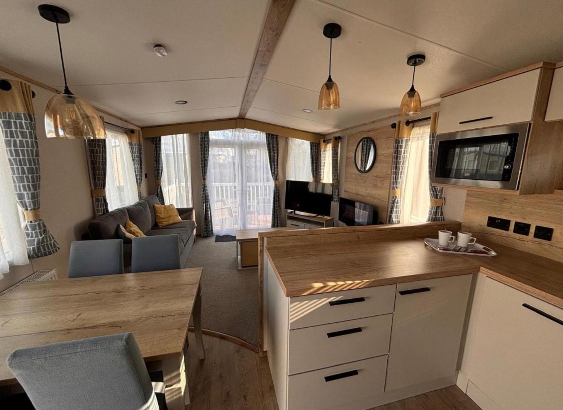 Chalet Hafan Y Mor Park 3-bed Caravan Sleeps 8 Pets Ok Pwllheli