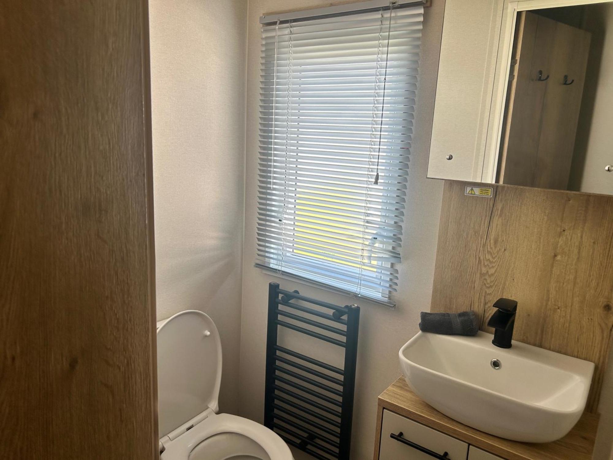 Hafan Y Mor Park 3-bed Caravan Sleeps 8 Pets Ok * Pwllheli