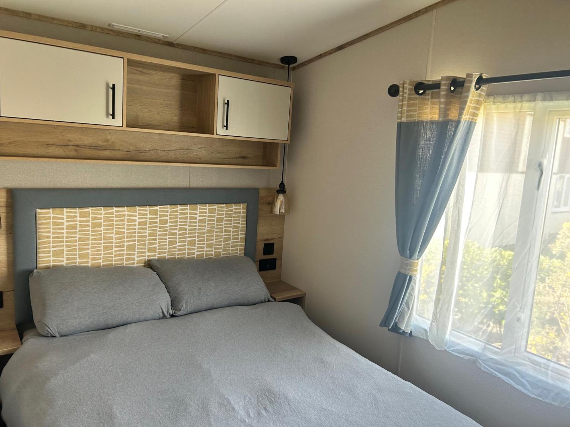 Hafan Y Mor Park 3-bed Caravan Sleeps 8 Pets Ok *