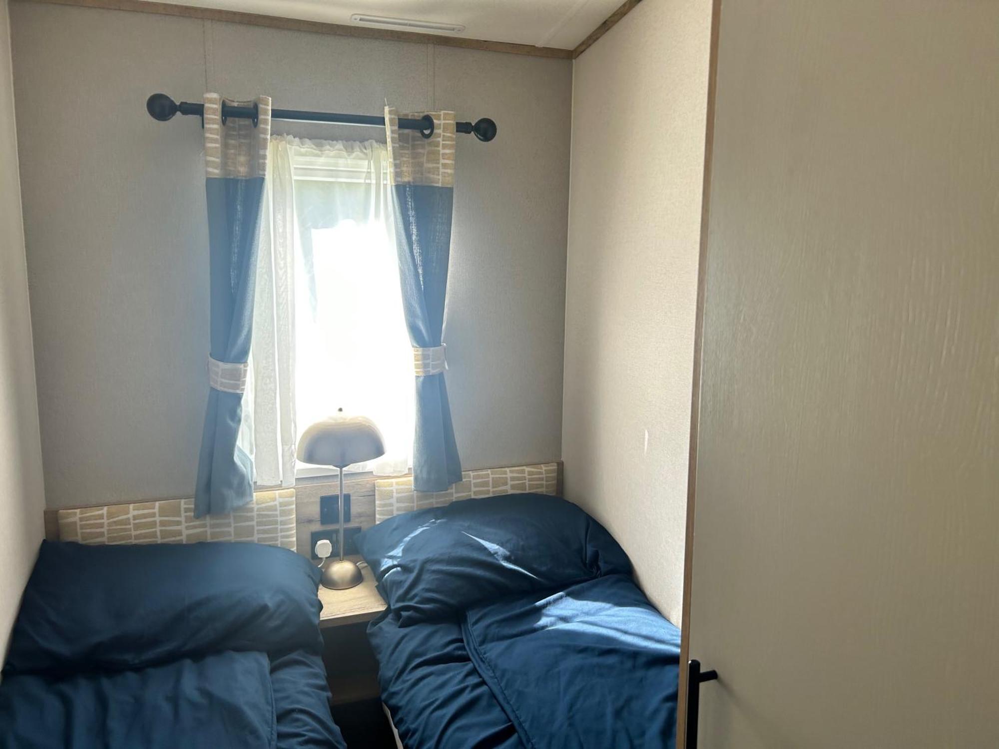 Hafan Y Mor Park 3-bed Caravan Sleeps 8 Pets Ok Chalet Pwllheli
